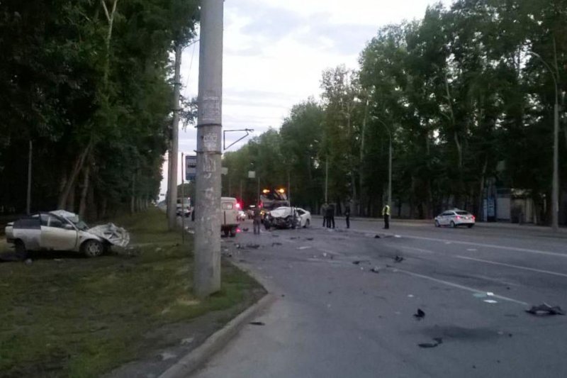 Водитель иномарки погиб в лобовом столкновении на Петухова